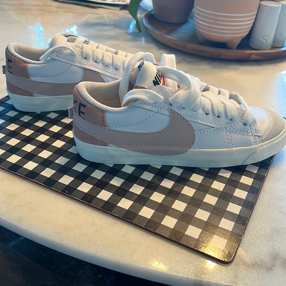Nike Women’s Blazer Low ‘77 Jumbo - pink, never worn